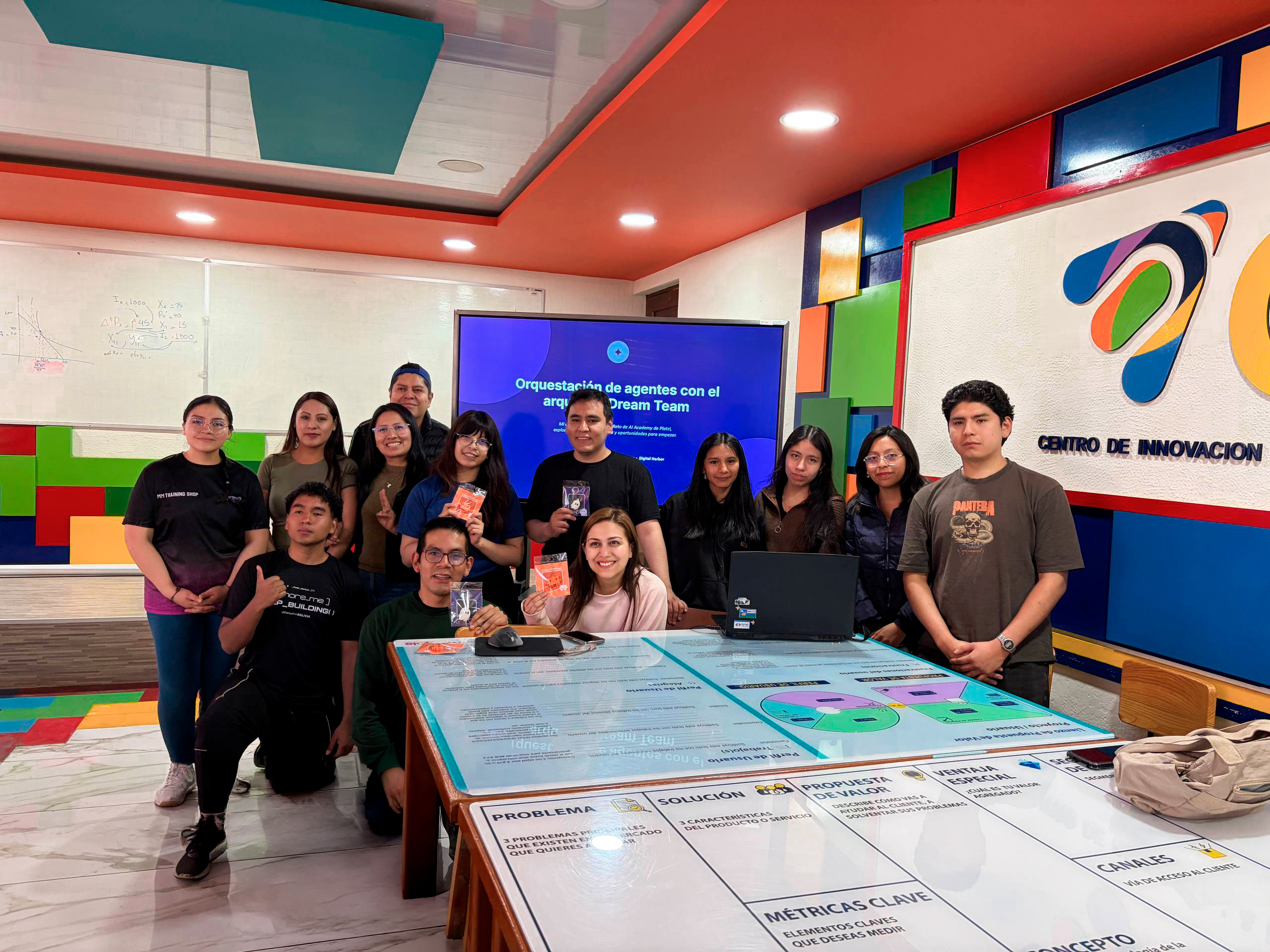 Foto grupal del meetup Orquestación de agentes con el arquetipo Dream Team en el Centro de Innovación